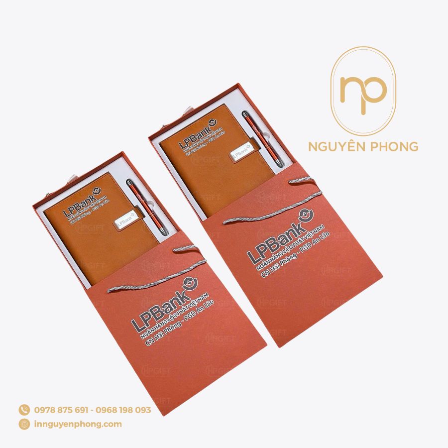 in-hop-dung-qua-luu-niem-ha-noi